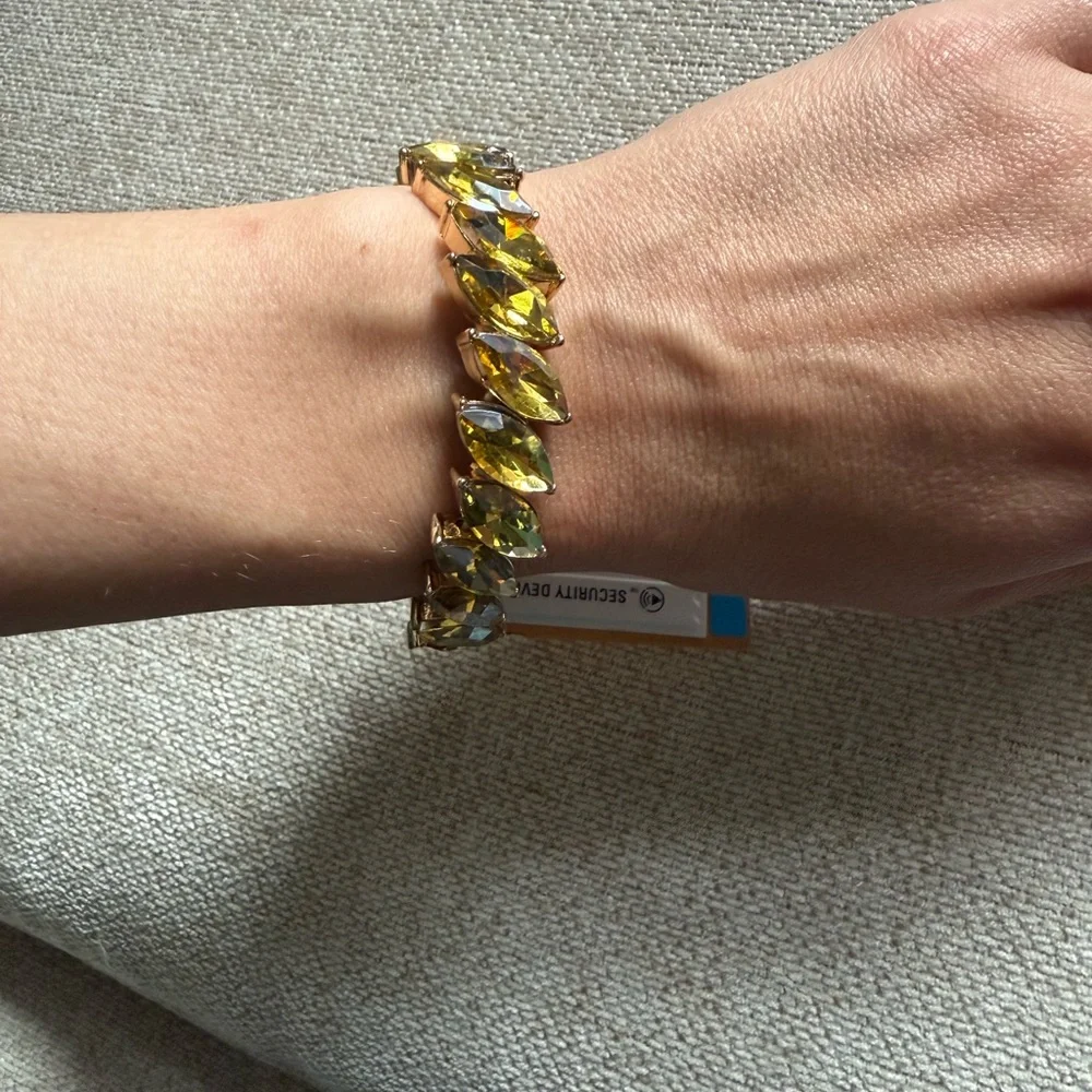 NWT gold-tone stretch bracelet with marquise-cut yellow crystals by Monet.